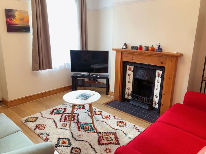 Lovely 3 Beds House 6 Guests King Beds