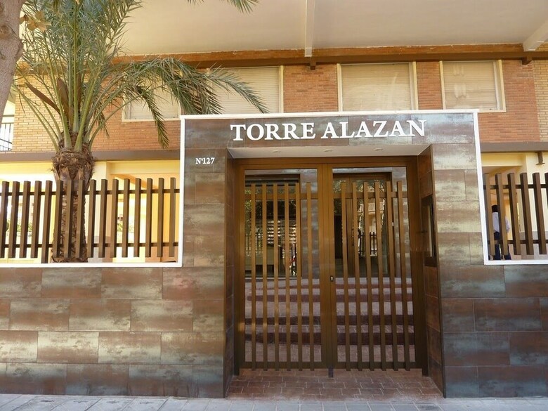 Apartamentos Alazan Tower