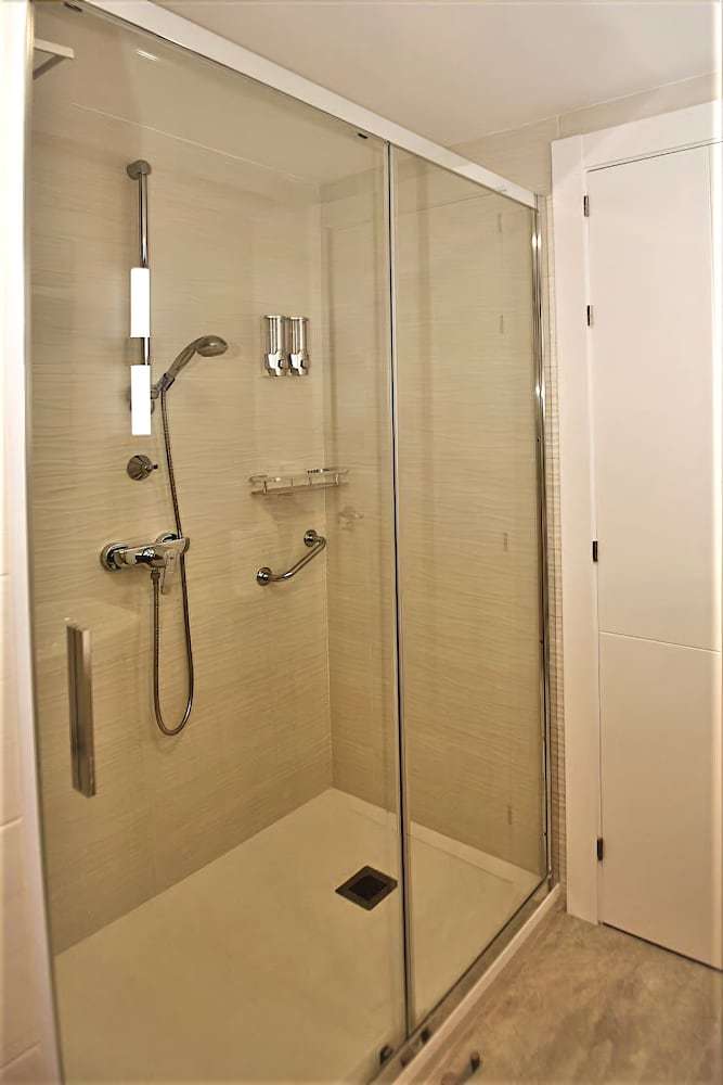Apartamentos Alazan Tower