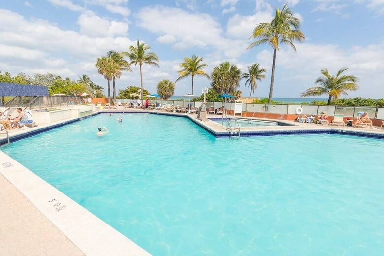 656 Studio Apartment Hollywood Beach