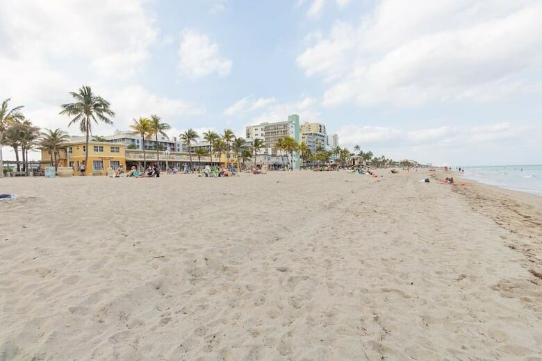 656 Studio Apartment Hollywood Beach