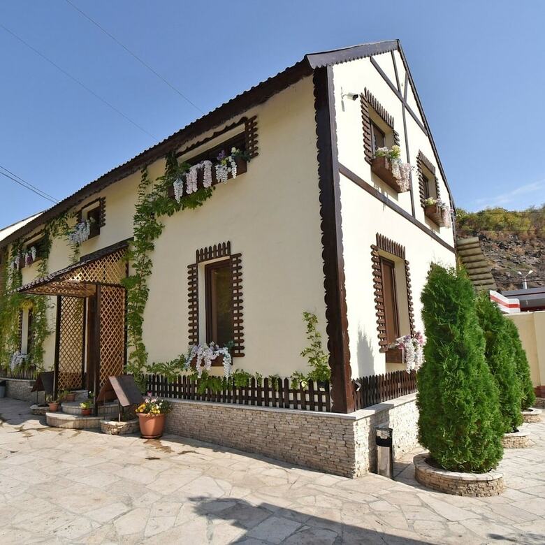Hostal Li-em Fauna Hostel