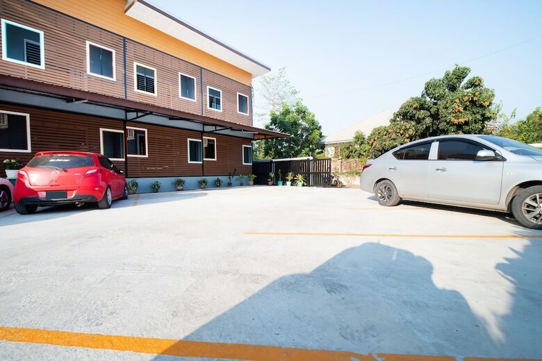 Hotel Oyo 784 Brown Home Sattahip