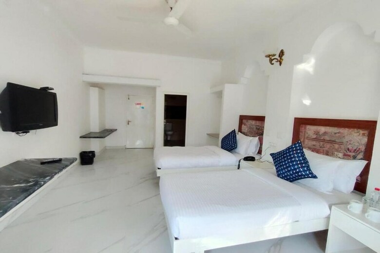 Hotel Hopp Inn Meera