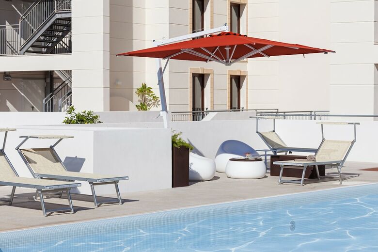 Seawater Hotel