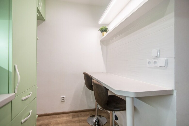 Great Looking Apartment Few Steps Away From Bus & Train Station