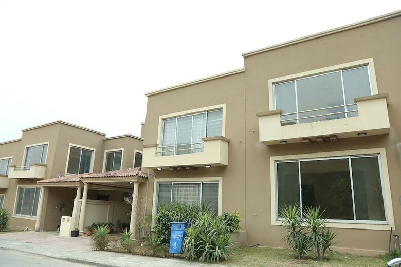 Hotel Butterfly Guest House Phase 7 Bahria Town