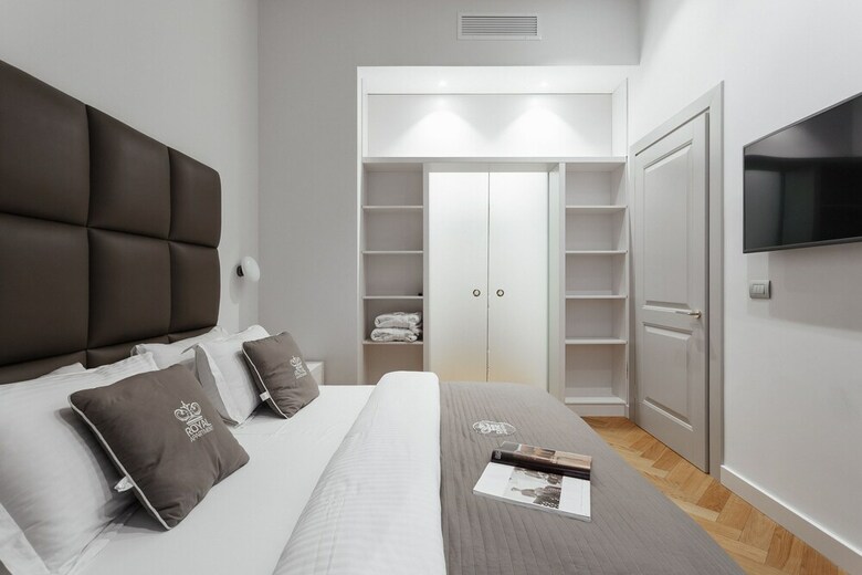 Royal Apartments Grecheskaya 25