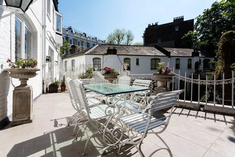 Linden Gardens Mews