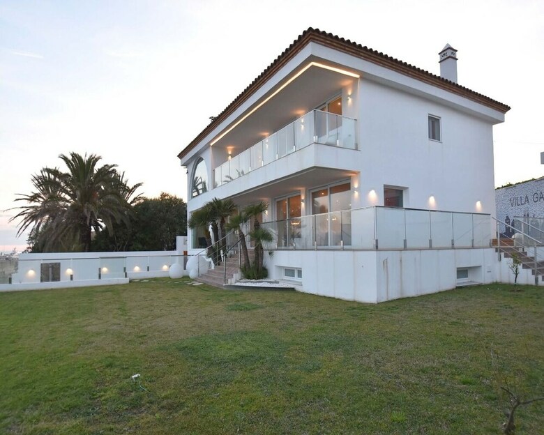 Villa Gaud� Vilanova House