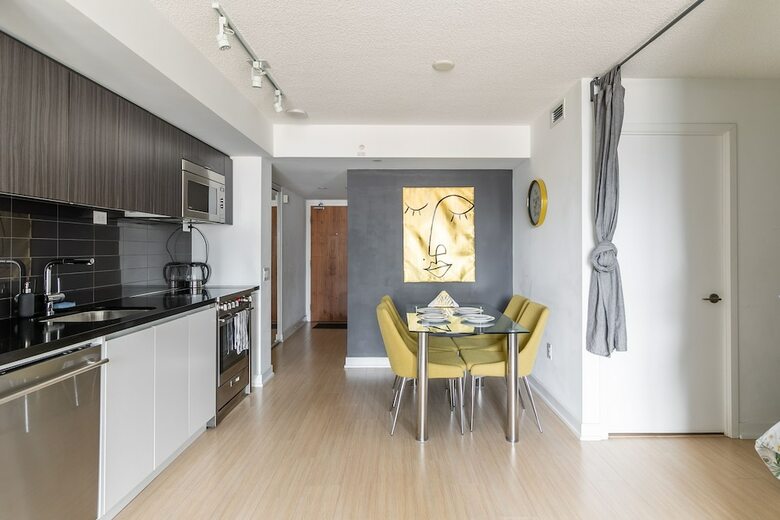Skytree - Handsome Condos Near Cn Tower