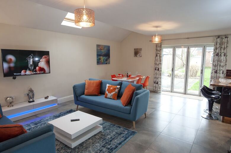 New Stunning 3bd House Central Ashford Sleeps 6!