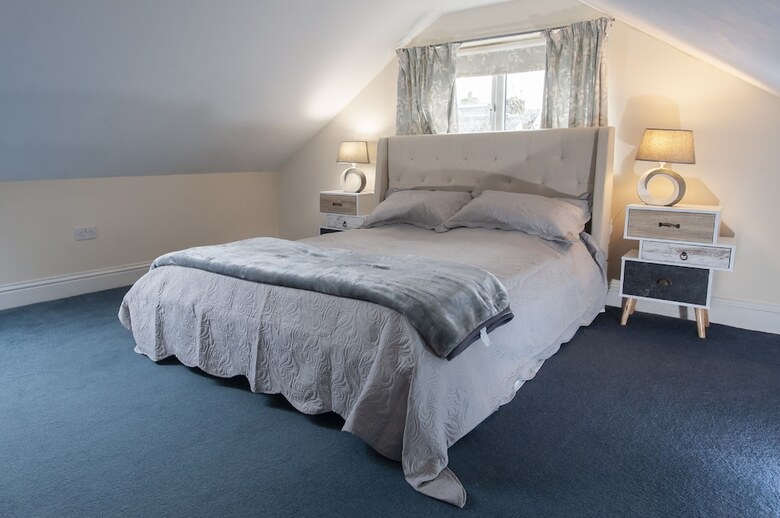 New Stunning 3bd House Central Ashford Sleeps 6!