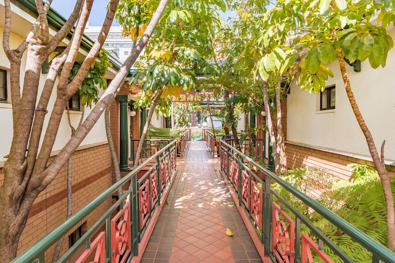Posada Courtyard Hotel Rosebank