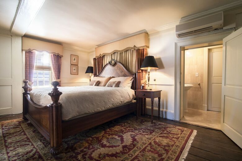 Bed & Breakfast Reynolds Tavern