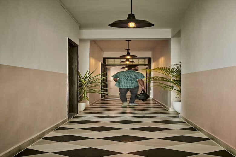 Hostal Minimalist Poshtel And Suites
