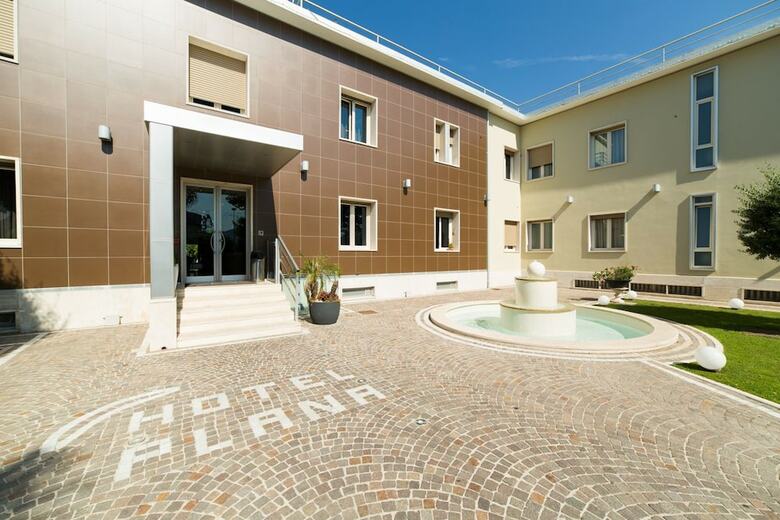 Hotel Plana