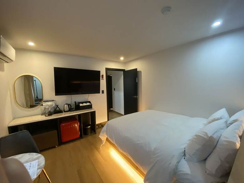 The Leeds Hotel