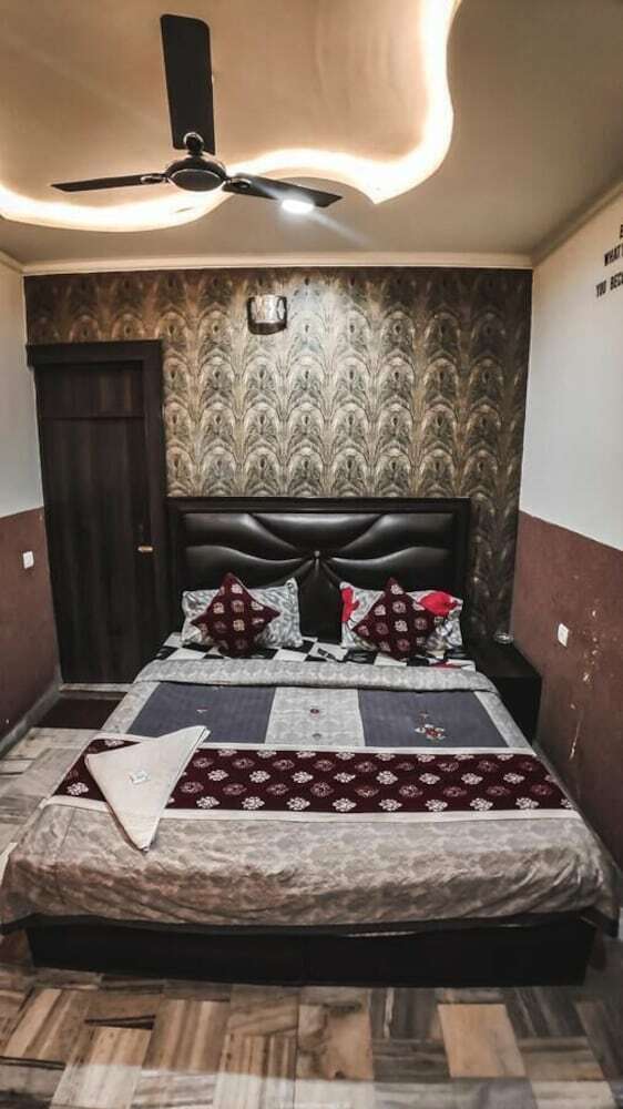 Hotel Lucky Restaurant And Guest House