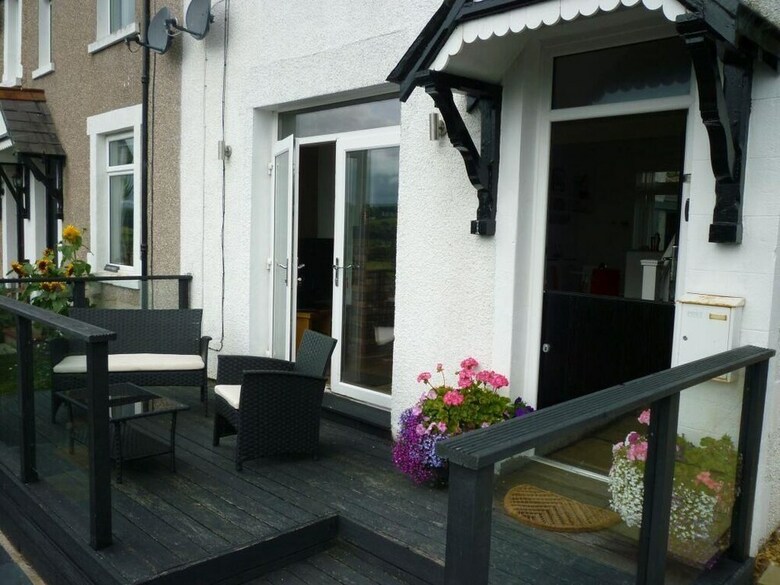 1 Saron Cottages