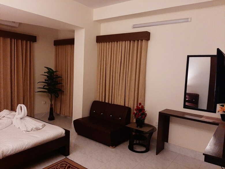 Grand Circle Inn Hotel & Suites