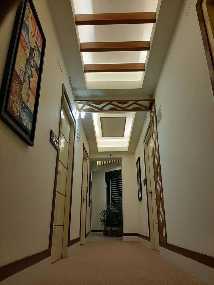 Grand Circle Inn Hotel & Suites