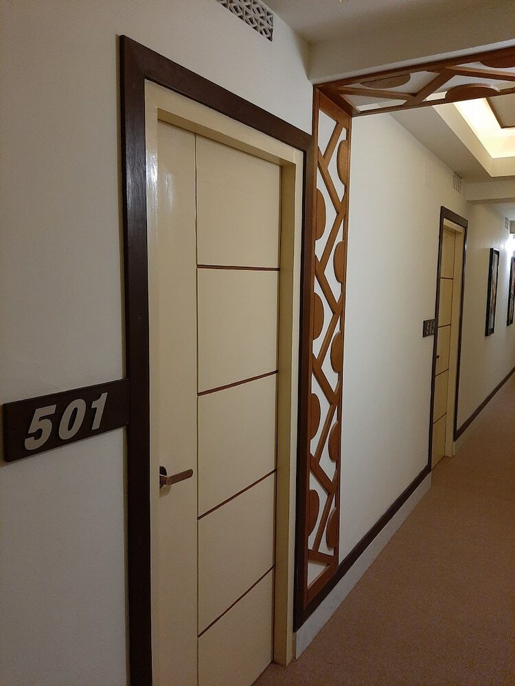 Grand Circle Inn Hotel & Suites