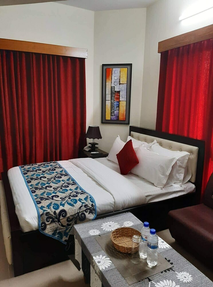 Grand Circle Inn Hotel & Suites