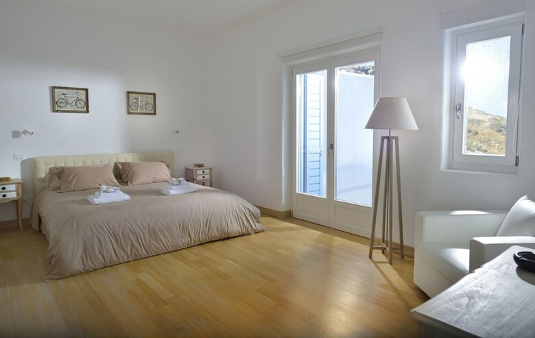 Stunning 6 Bedroom Villa In Fokos Beach