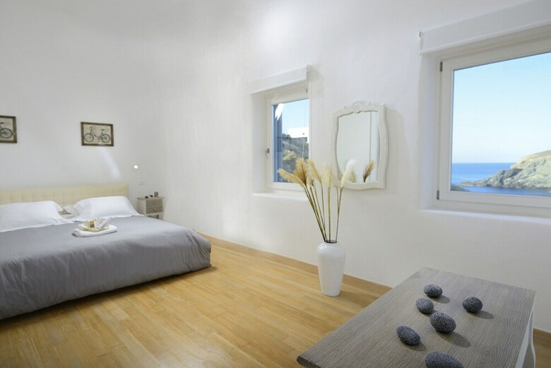 Stunning 6 Bedroom Villa In Fokos Beach
