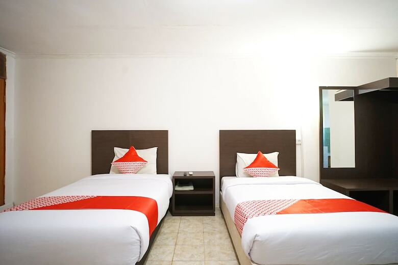 Capital O 2885 Hemra Hotel