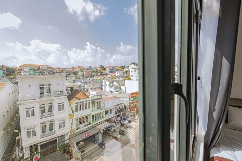 Phan Thong Vang Hotel