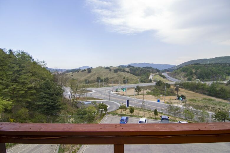 Hyundai Elliot Hotel And Resort