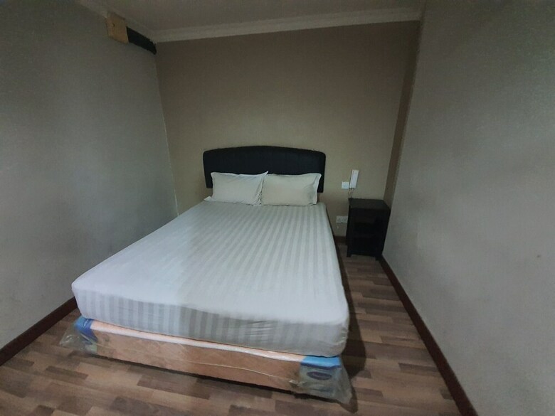 Oyo 89970 Dg Hotel