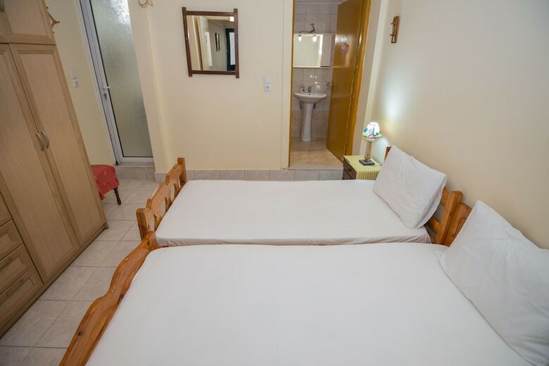 Lefkos Apartment In Lefkada City Center