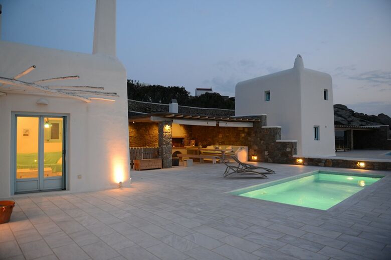 Villa Danelina Next To Ornospsarou Beach