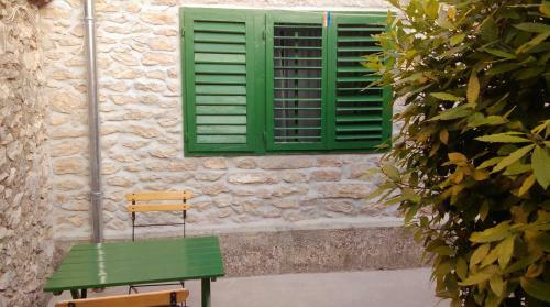Eleonora Apartments