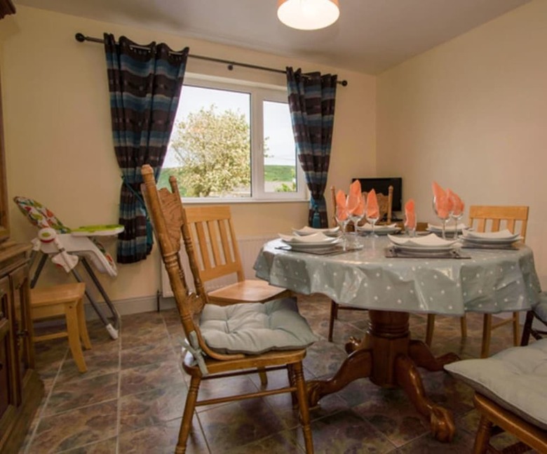 3-bed House In Clonmany With Panoramic Hillside Se