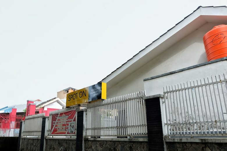 Hostal Spot On 2847 Anggrek Homestay