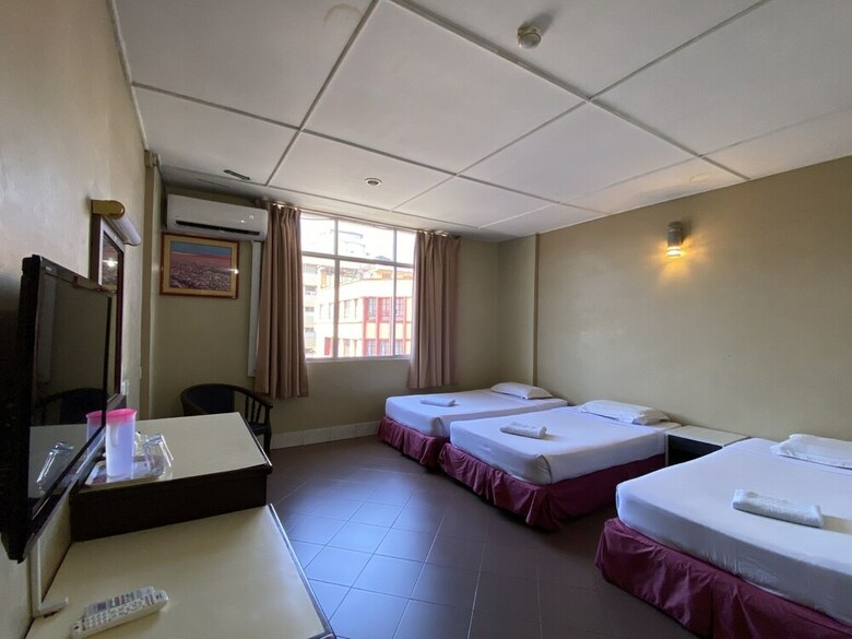 Oyo 89997 Kurnia Hotel