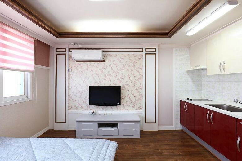 Tongyeong Beach Road Pension