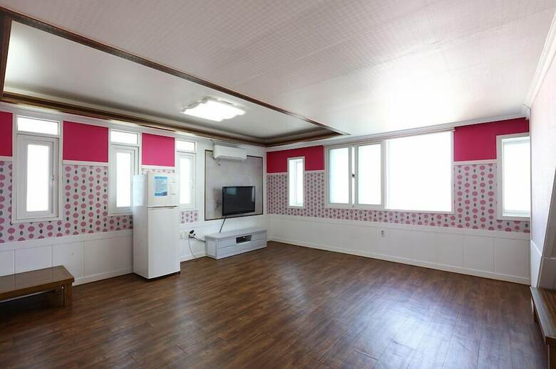 Tongyeong Beach Road Pension