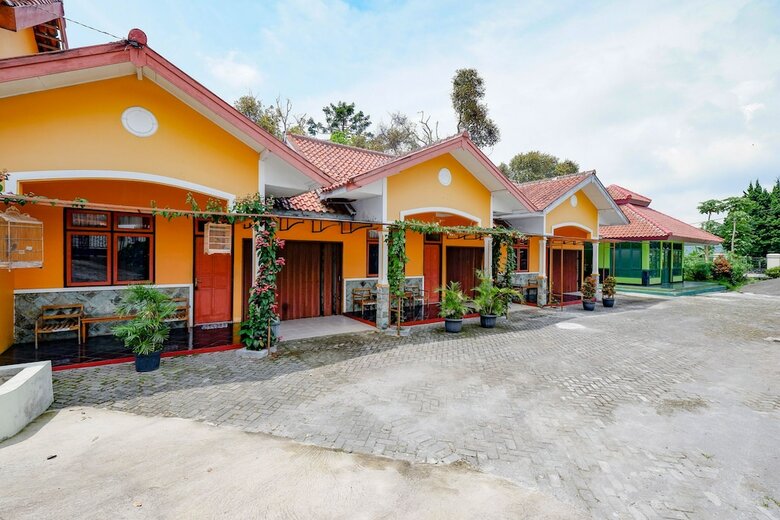 Oyo 2403 Hotel Bip
