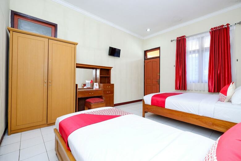 Oyo 2403 Hotel Bip