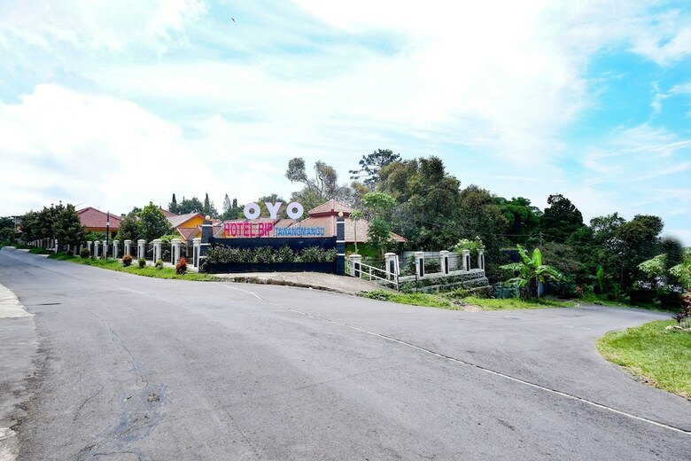 Oyo 2403 Hotel Bip