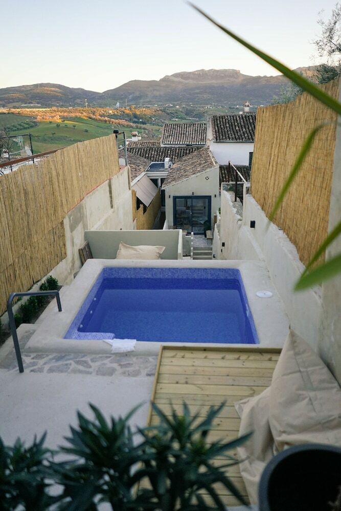 Aparthotel Ronda Center Apartments With Pool