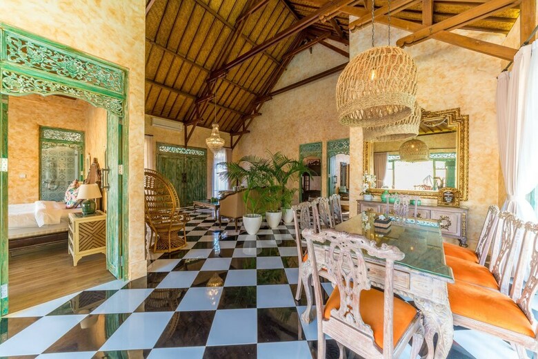 Villa Secret Estate