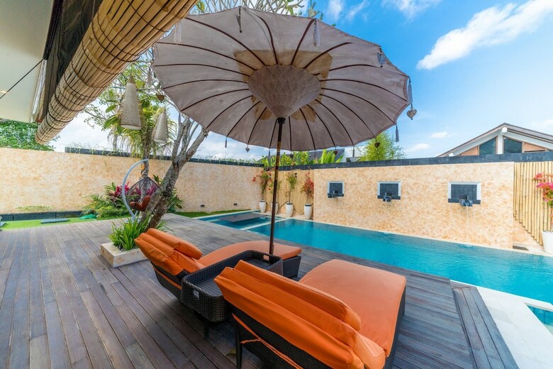 Villa Secret Estate