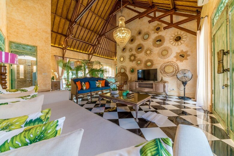 Villa Secret Estate