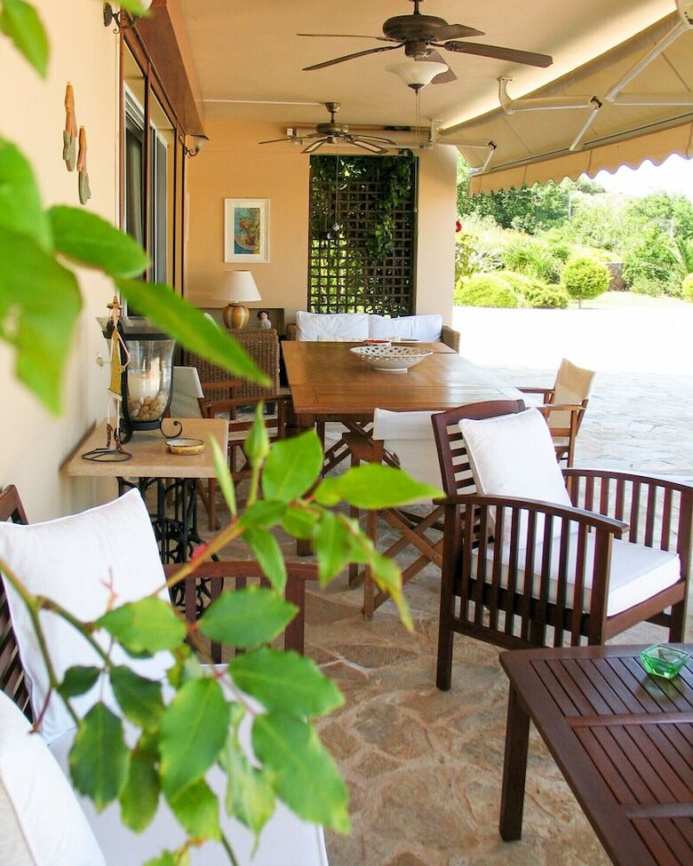 Villa Phaedra With Pool And View